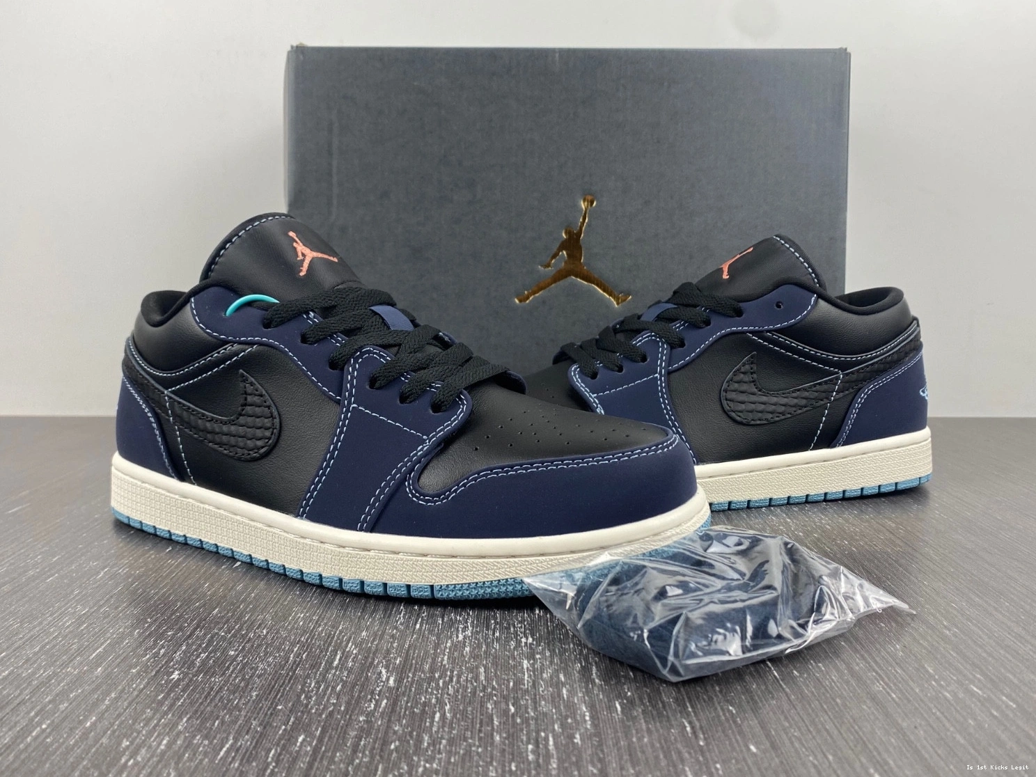 Navy FJ5478-010 Jordan Black Snakeskin 1 Low Air 1106